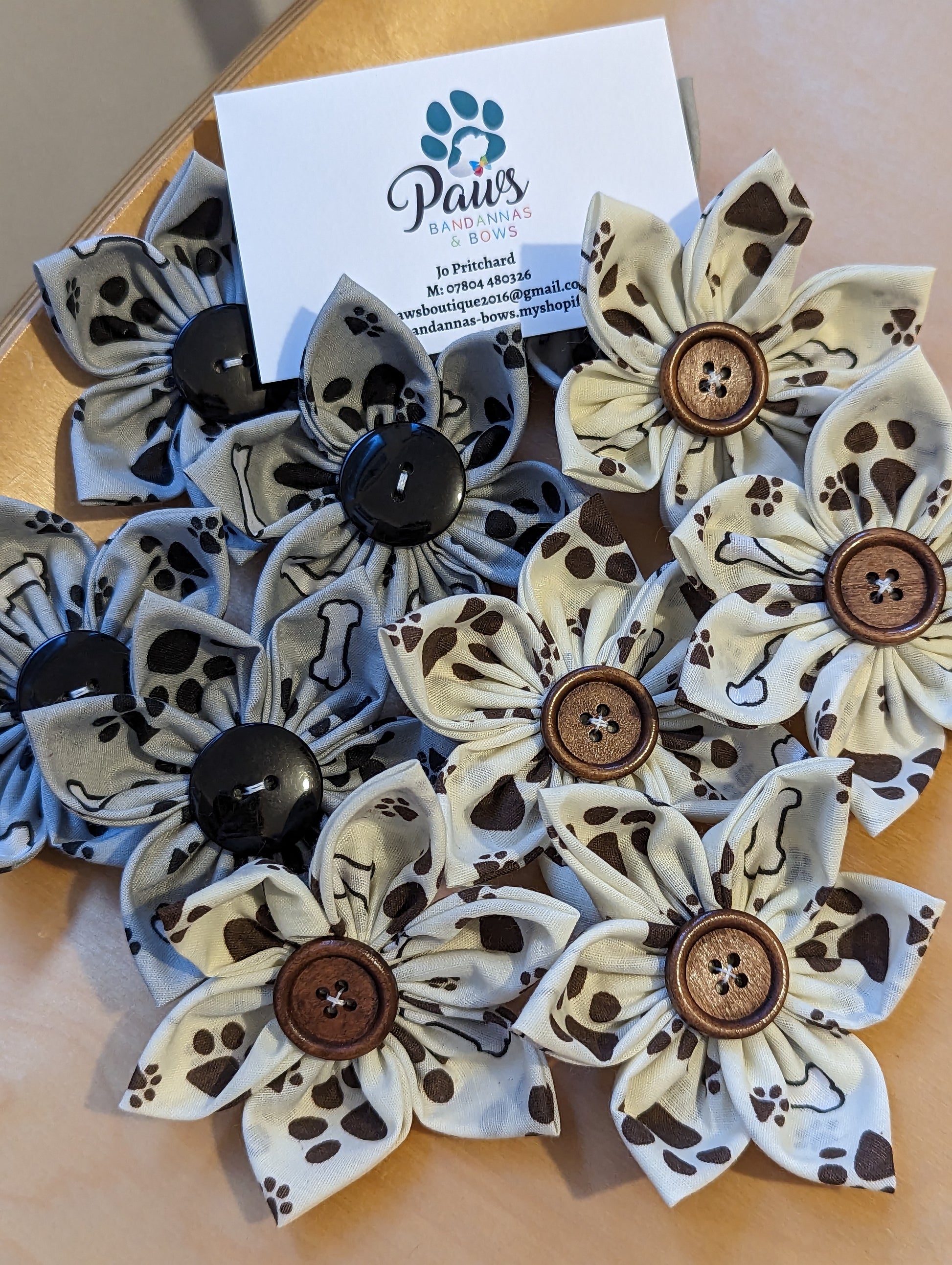 paw print themed collar flowers